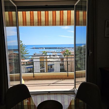 Ferienwohnung La Baia Nel Porto Sanremo Exterior foto