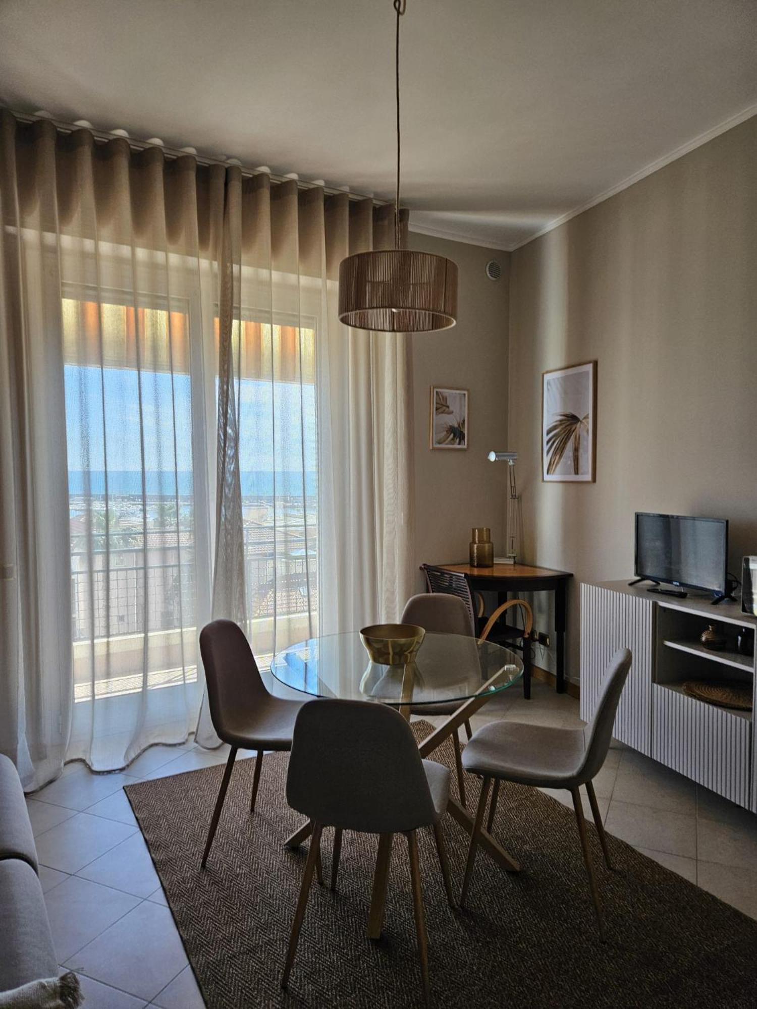 Ferienwohnung La Baia Nel Porto Sanremo Exterior foto