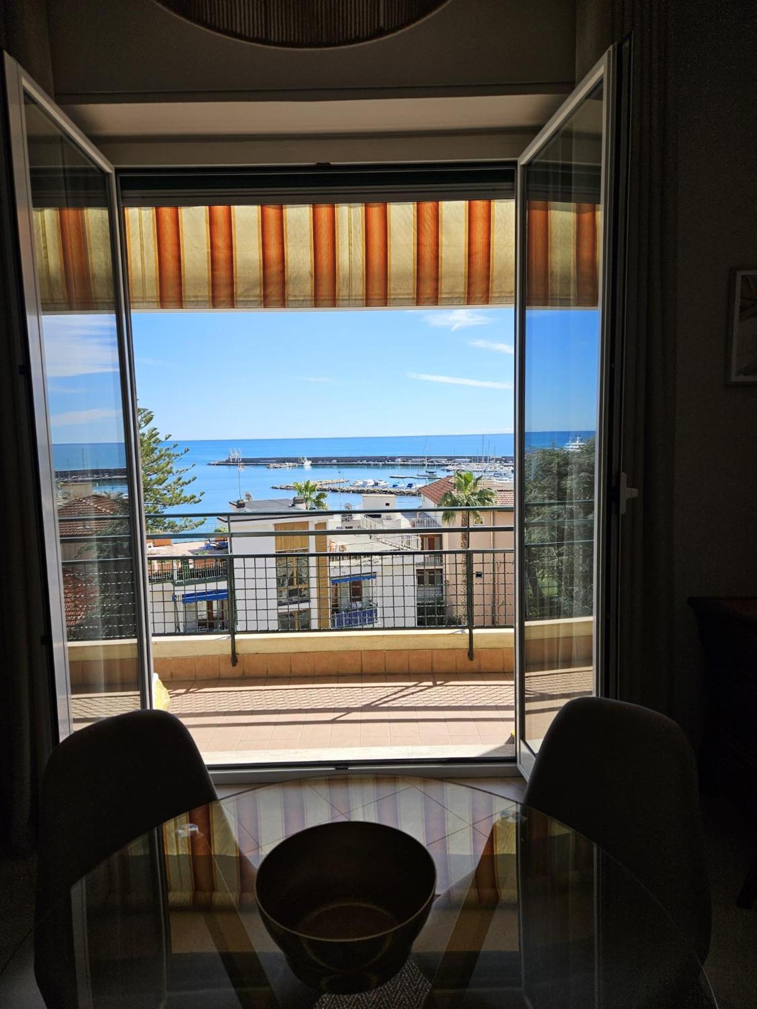 Ferienwohnung La Baia Nel Porto Sanremo Exterior foto