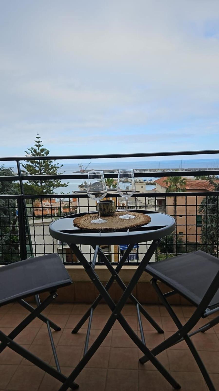 Ferienwohnung La Baia Nel Porto Sanremo Exterior foto
